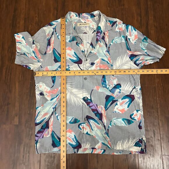 NWOT TOMMY BAHAMA Silk Feathers Print Hawaiian Short Sleeve Shirt in Grey - Picture 8 of 8
